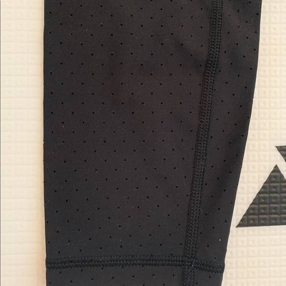 Lululemon size 6 running tights black - Picture 2 of 5